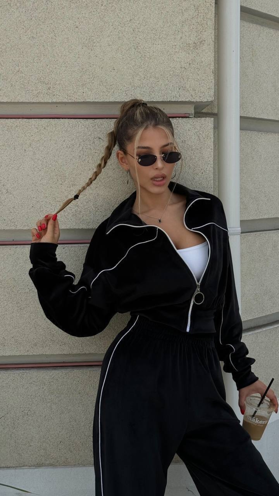 Velour Touch Set Black – спортен екип от мек велур