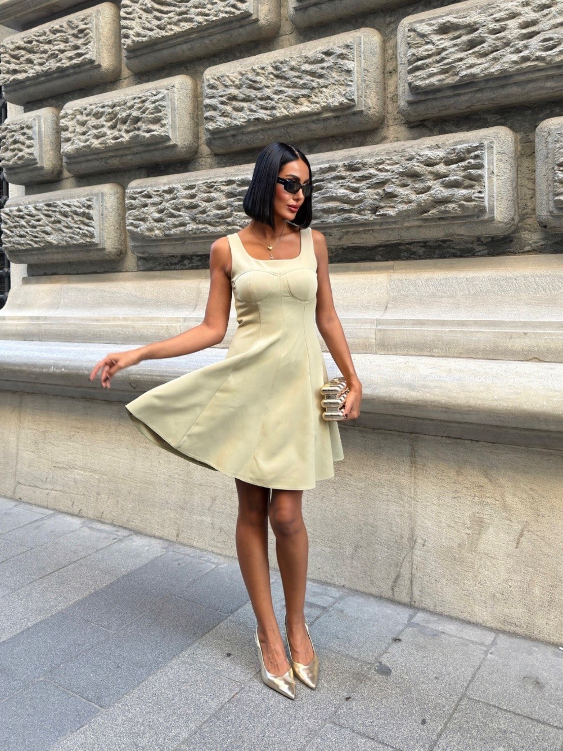 Дамски костюм „Elegant Charm“ – къса рокля и сако с връзки