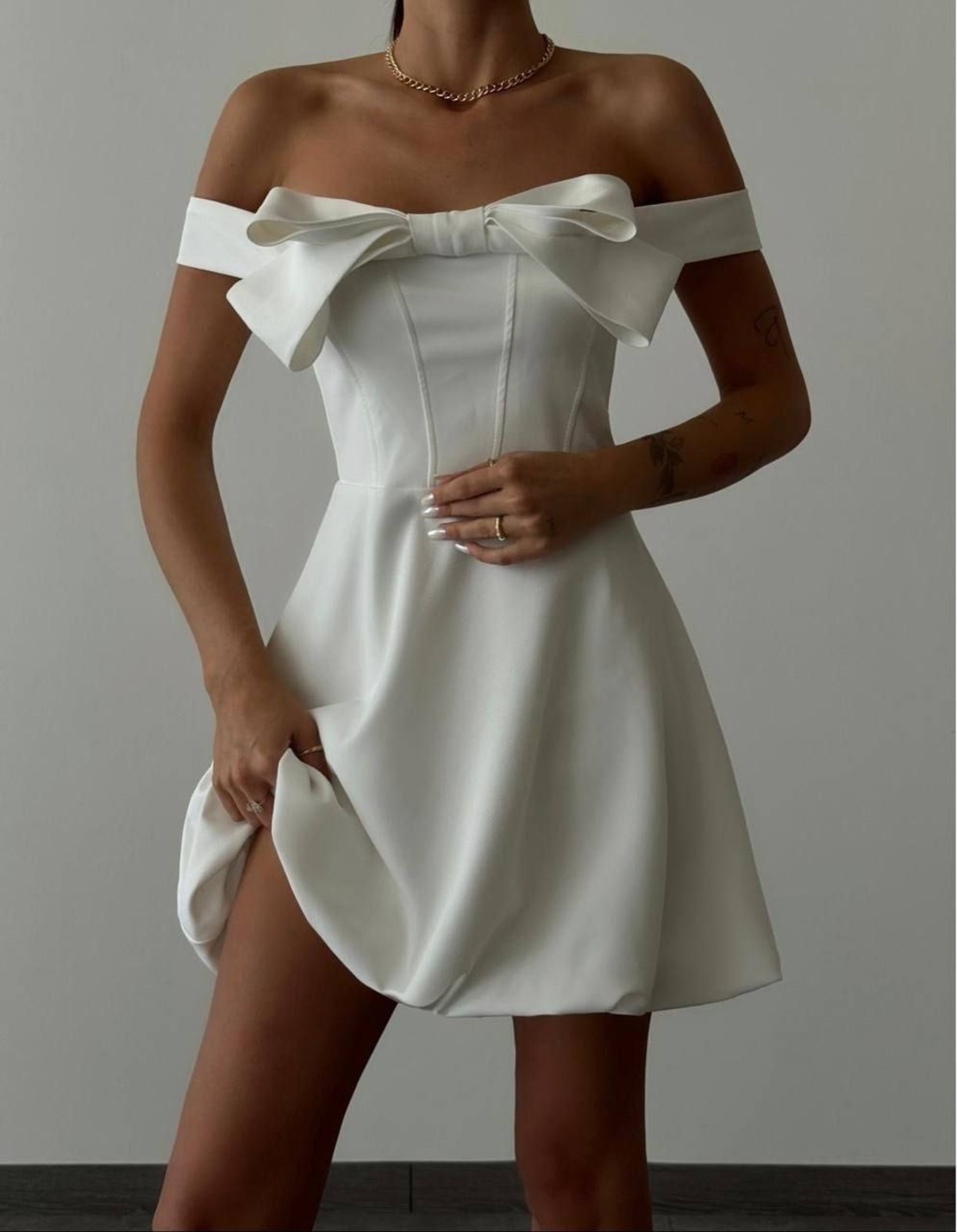 Eleganza – Елегантна рокля с панделка white