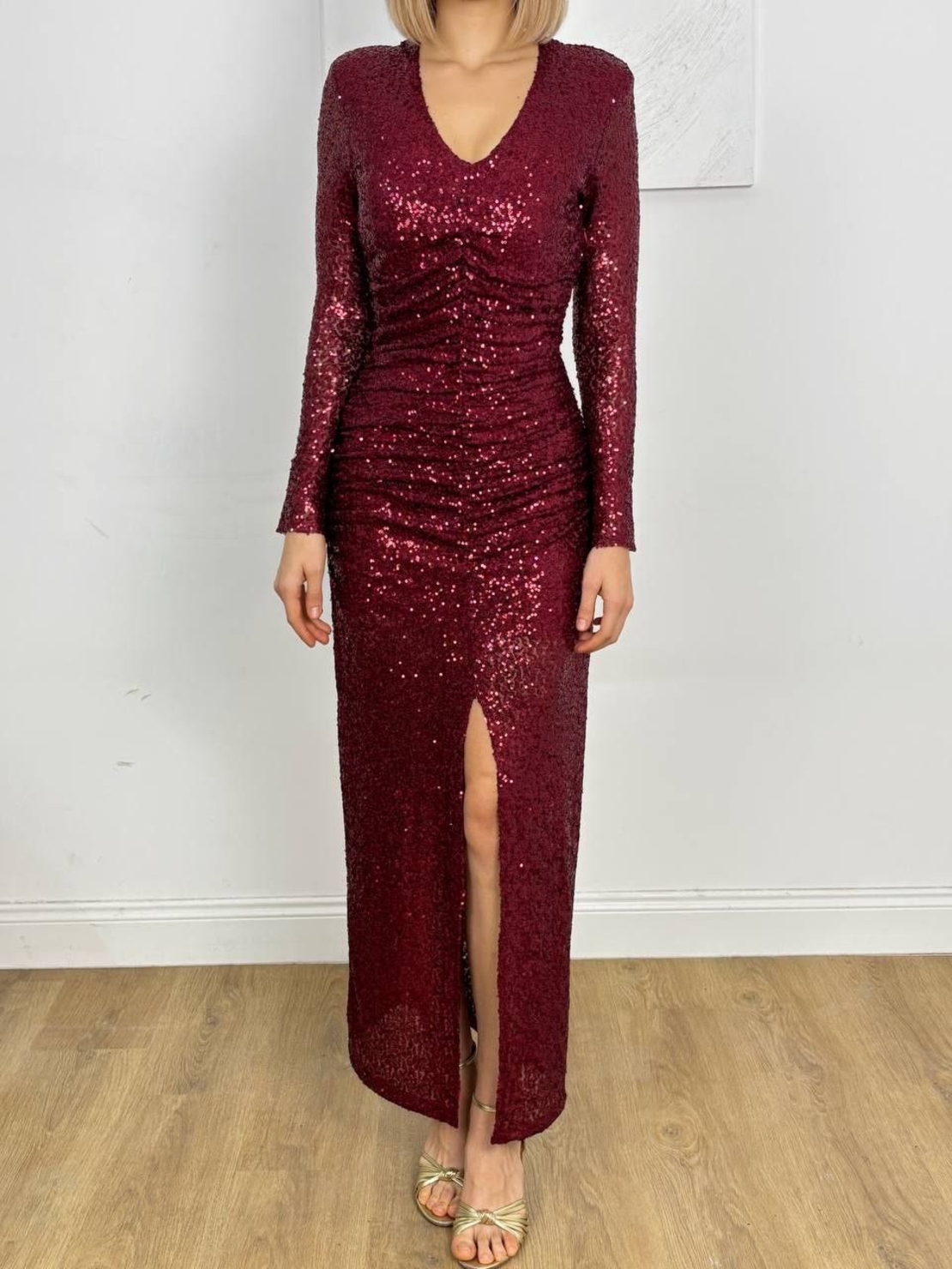 Starlight Elegance Burgundy– Дълга рокля с пайети и предна цепка