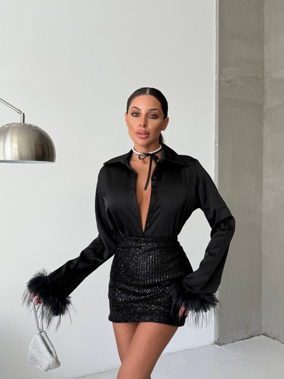 “Satin Shine” black– риза с пера и блестяща мини пола