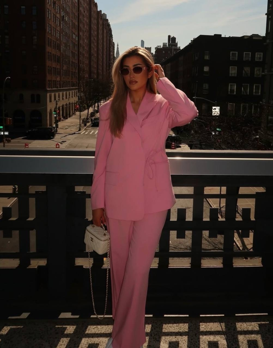 Pink Elegance – Костюм със сако и панталон