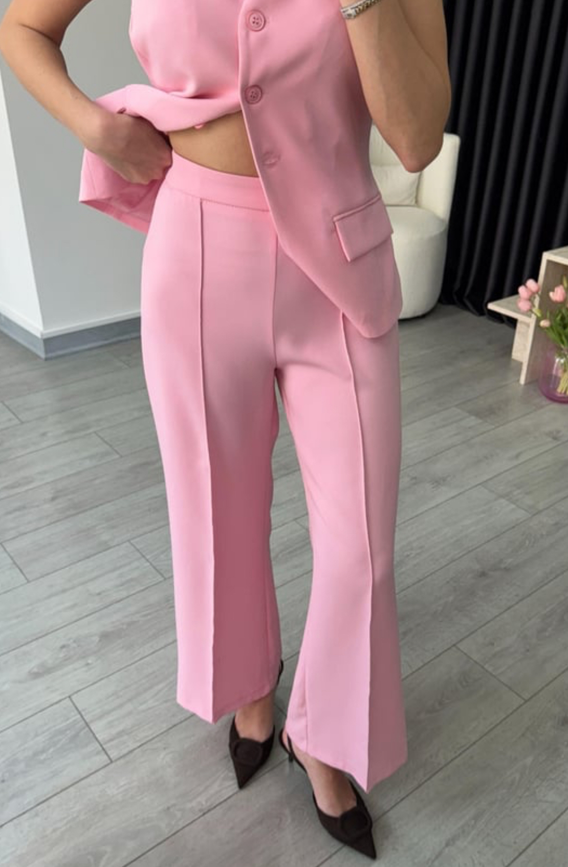 “Back Charm” Pink- Костюм от елек с гол гръб и широк панталон