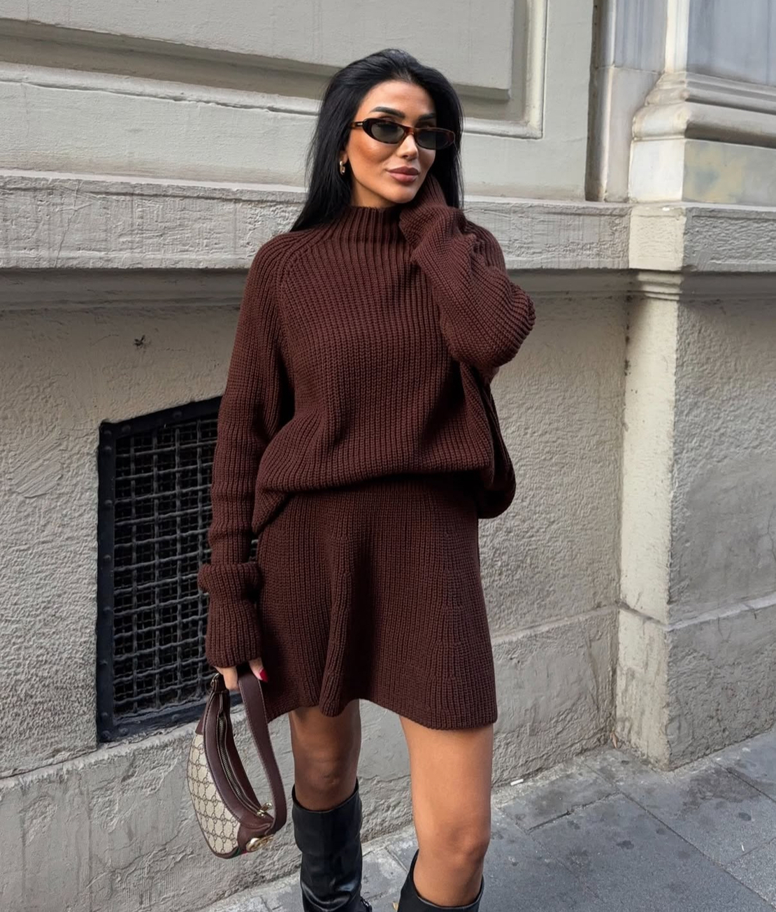 Mocha Комплект – пуловер и разкроена къса пола от плетиво