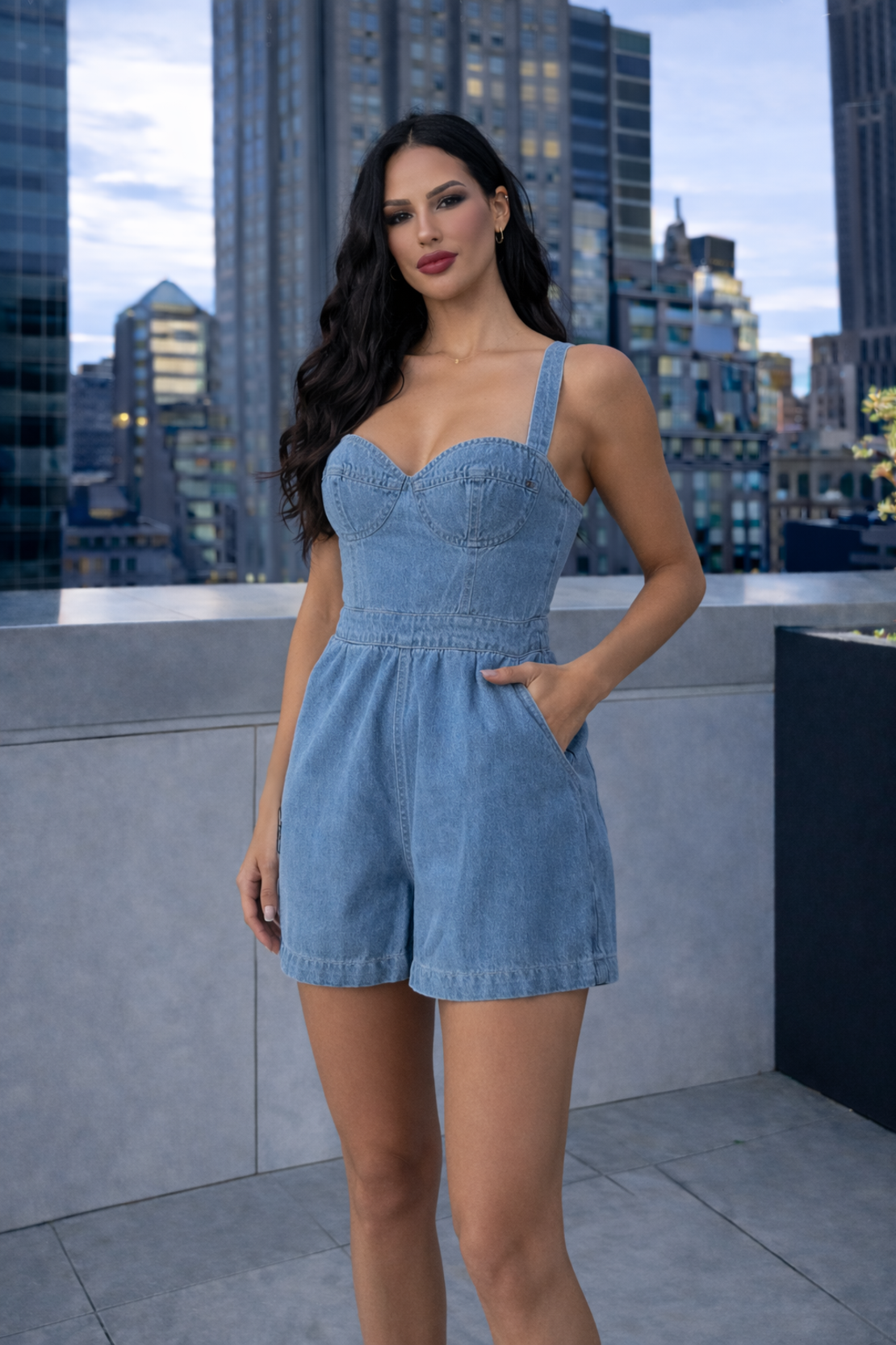 Къс дънков гащеризон тип бюстие