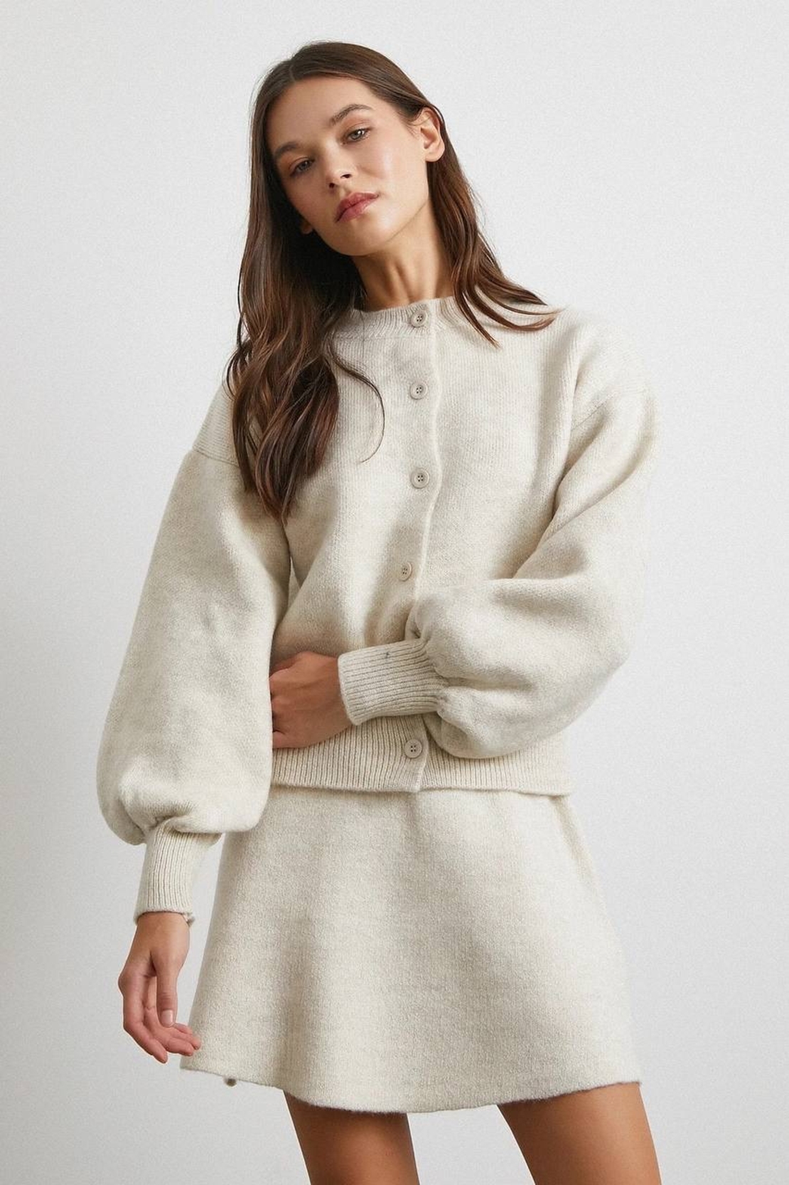 Winter Muse beige – плетен комплект жилетка и пола