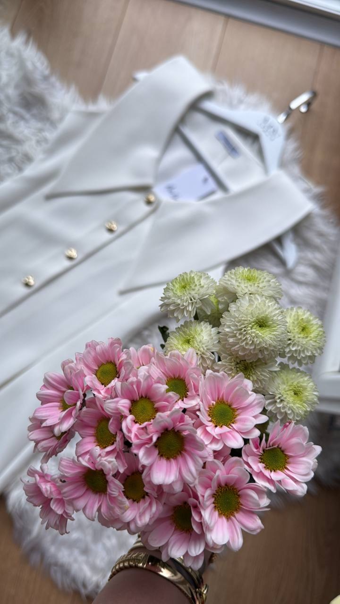 Luxe Dress в бяло