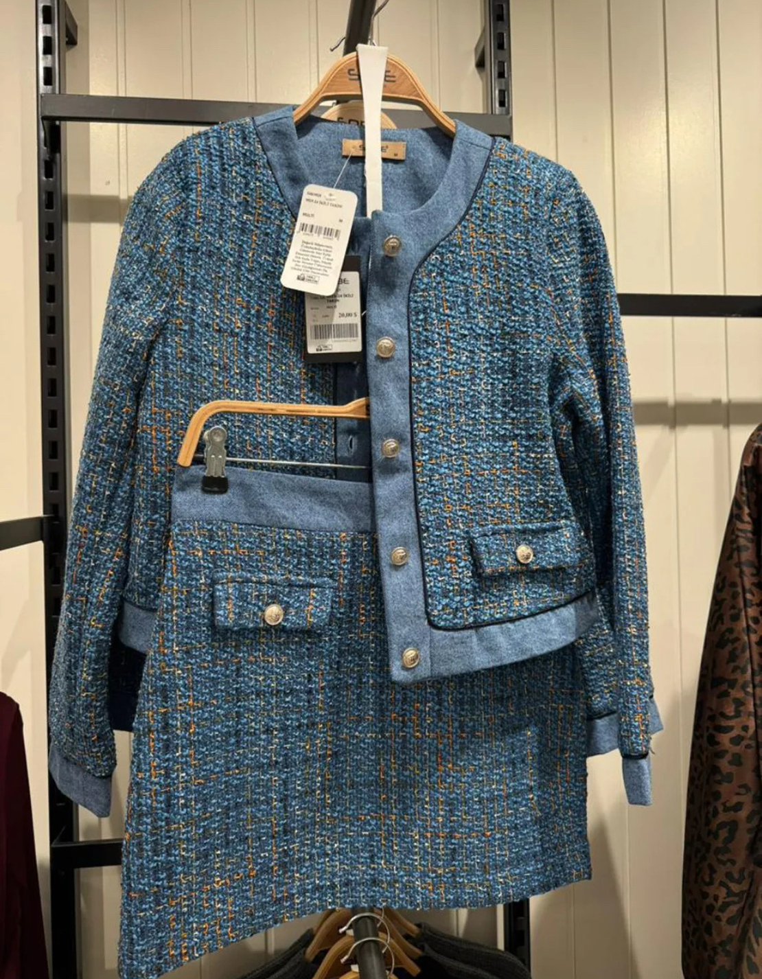 Дамски костюм Букле  „Blue Charm“ – сако и пола