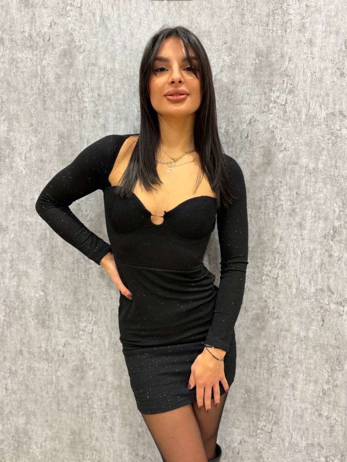 Secret Sparkle – Черна парти рокля с дълъг ръкав и открит гръб