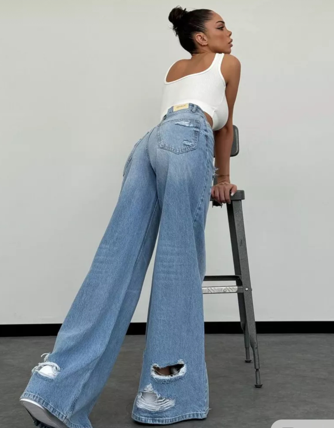 Дънки “Urban Edge” с висока талия и накъсани крачоли