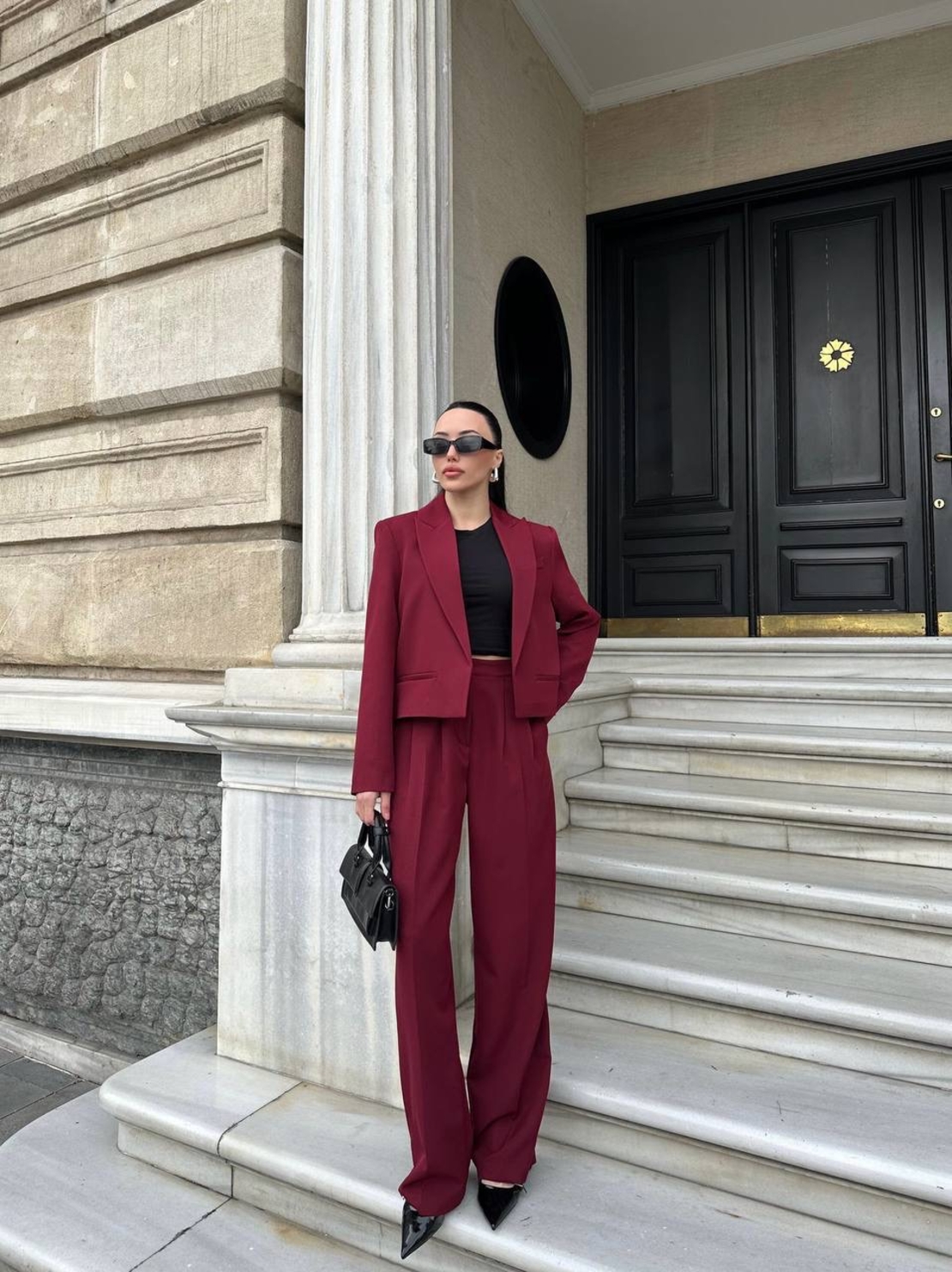 „Bold Femme“  red– Костюм с късо сако и класически панталон