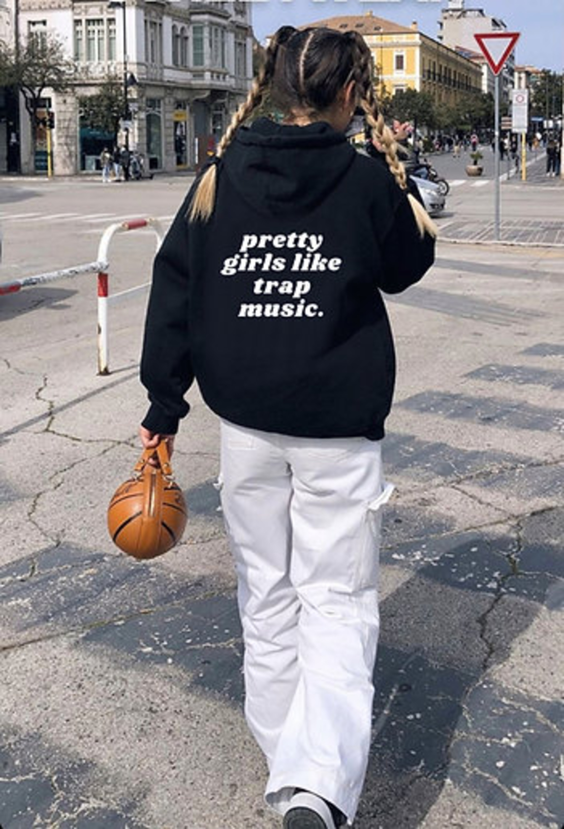 “Pretty girls like trap” суичър