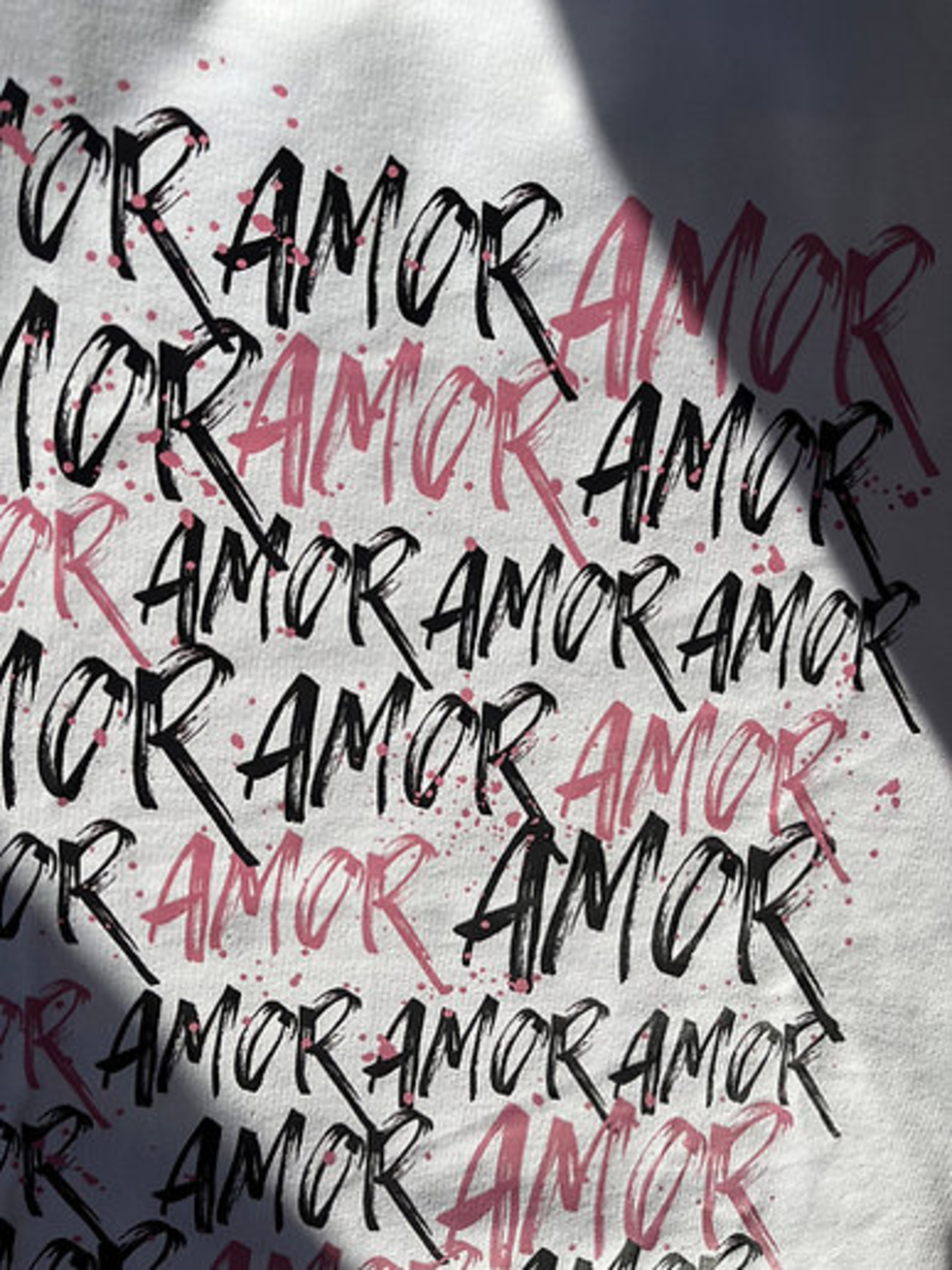 “Amor” суичър