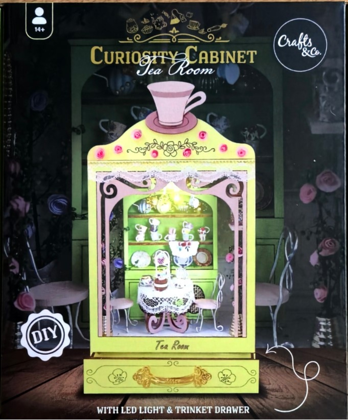 Мини декорация с чекмедже „Направи си сам“ от Crats&Co CURIOSITY CABINET TEA STAY