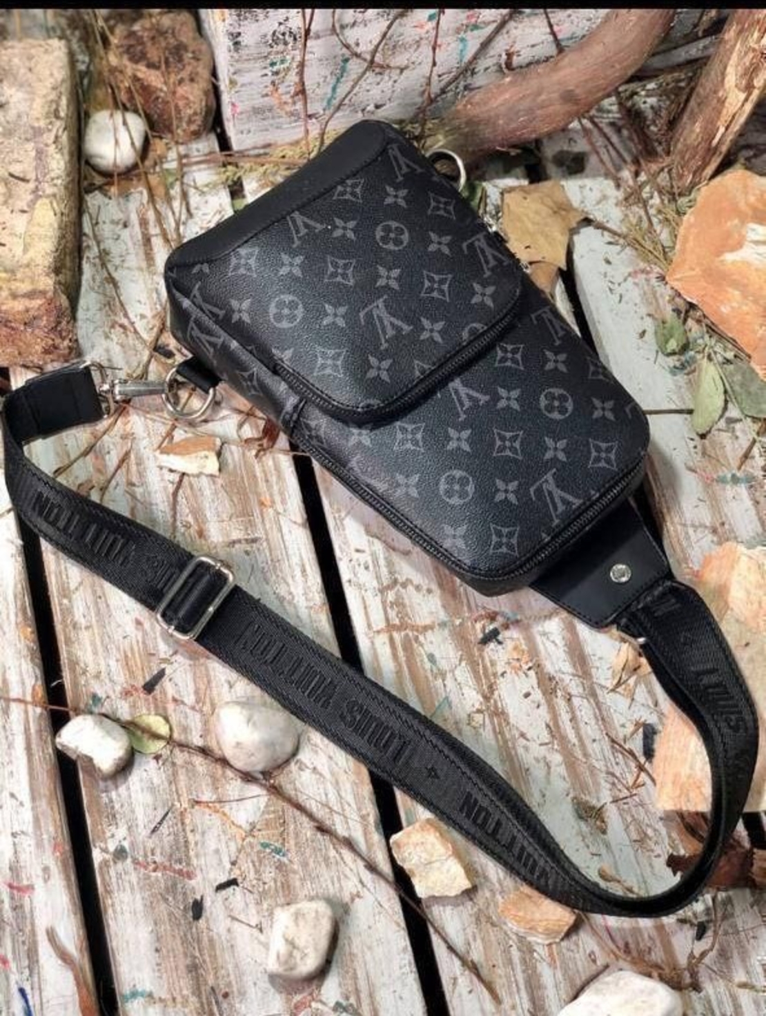 Чанта LV