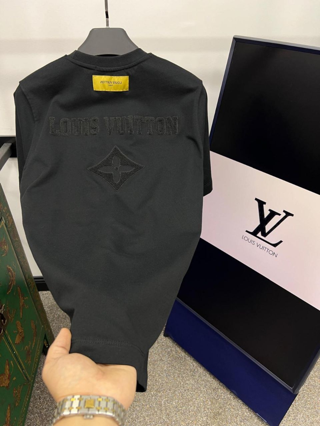 Тениска LV