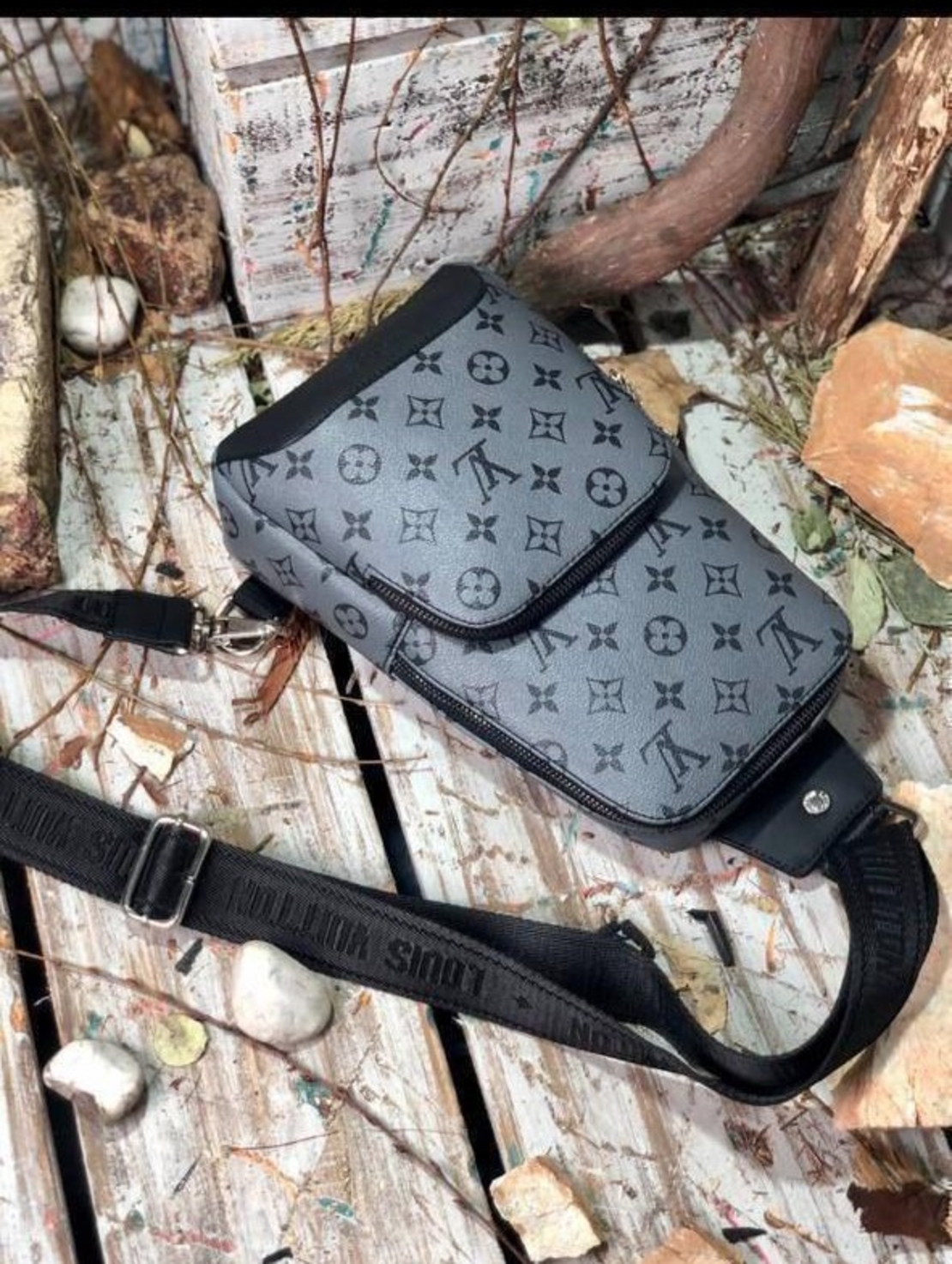 Чанта LV