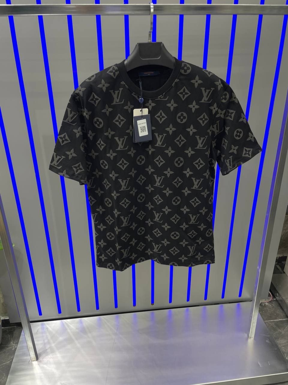 Тениска LV