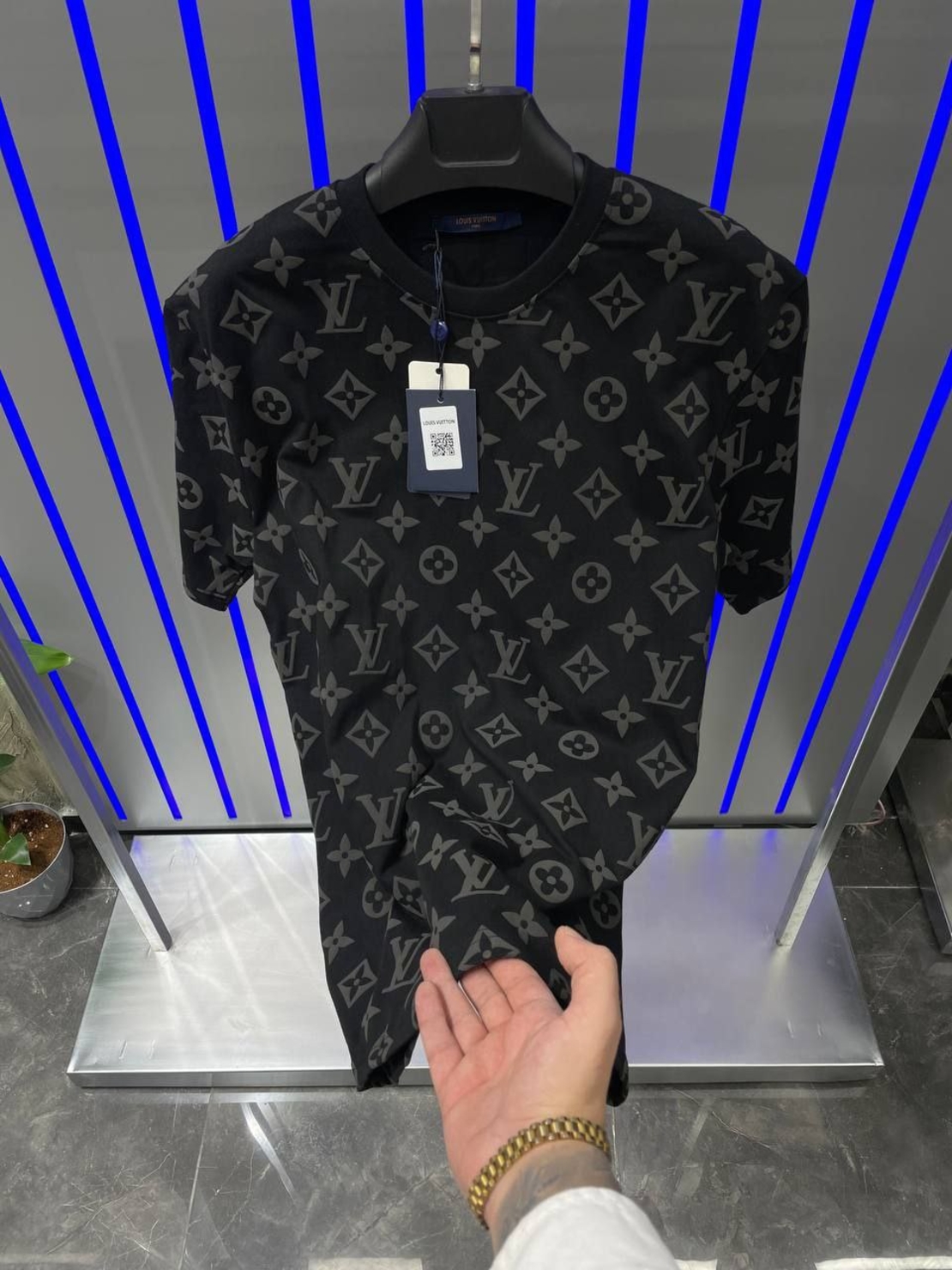 Тениска LV