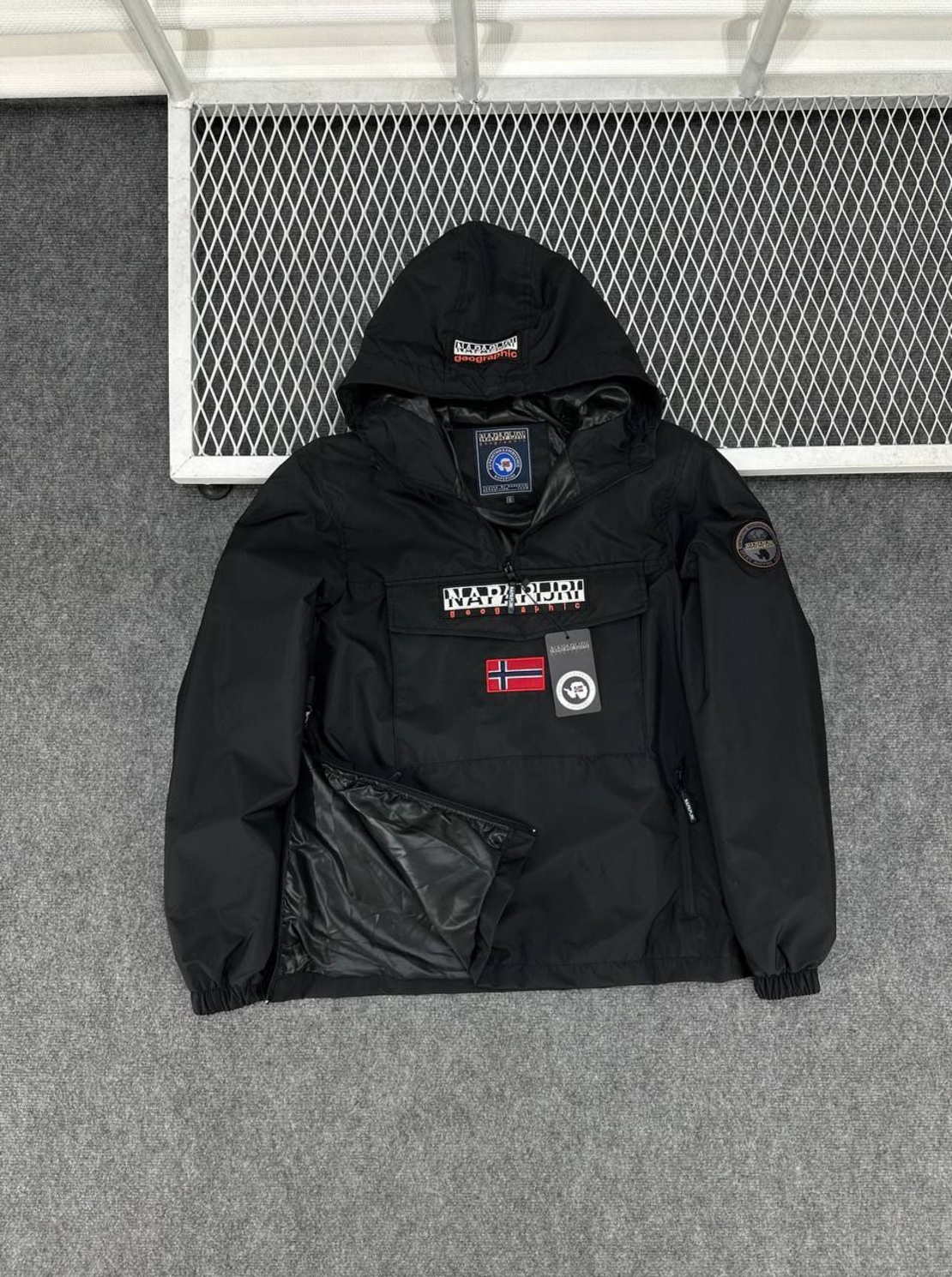 Ветровка NAP