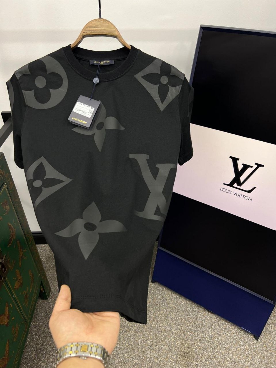 Тениска LV