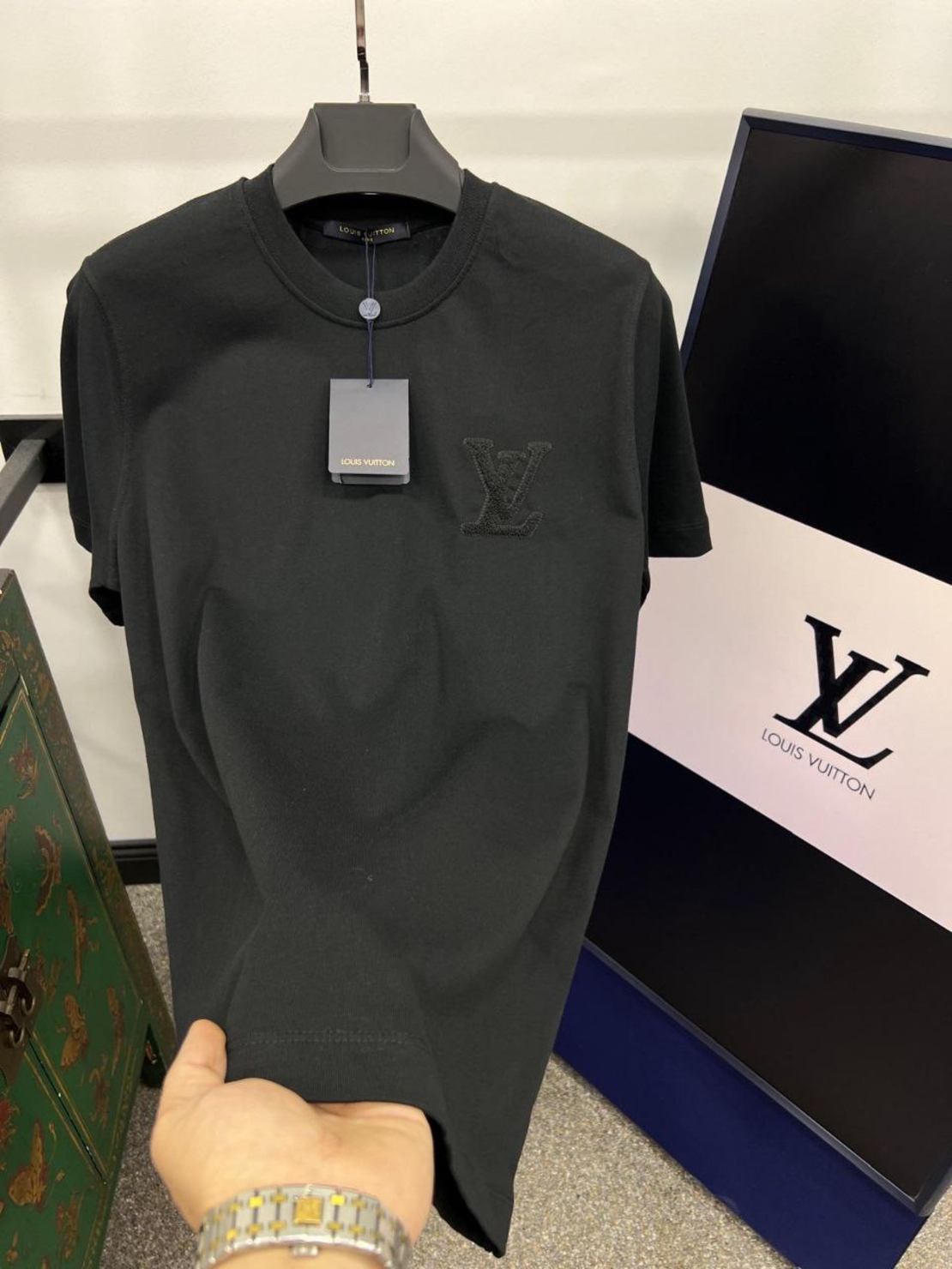 Тениска LV