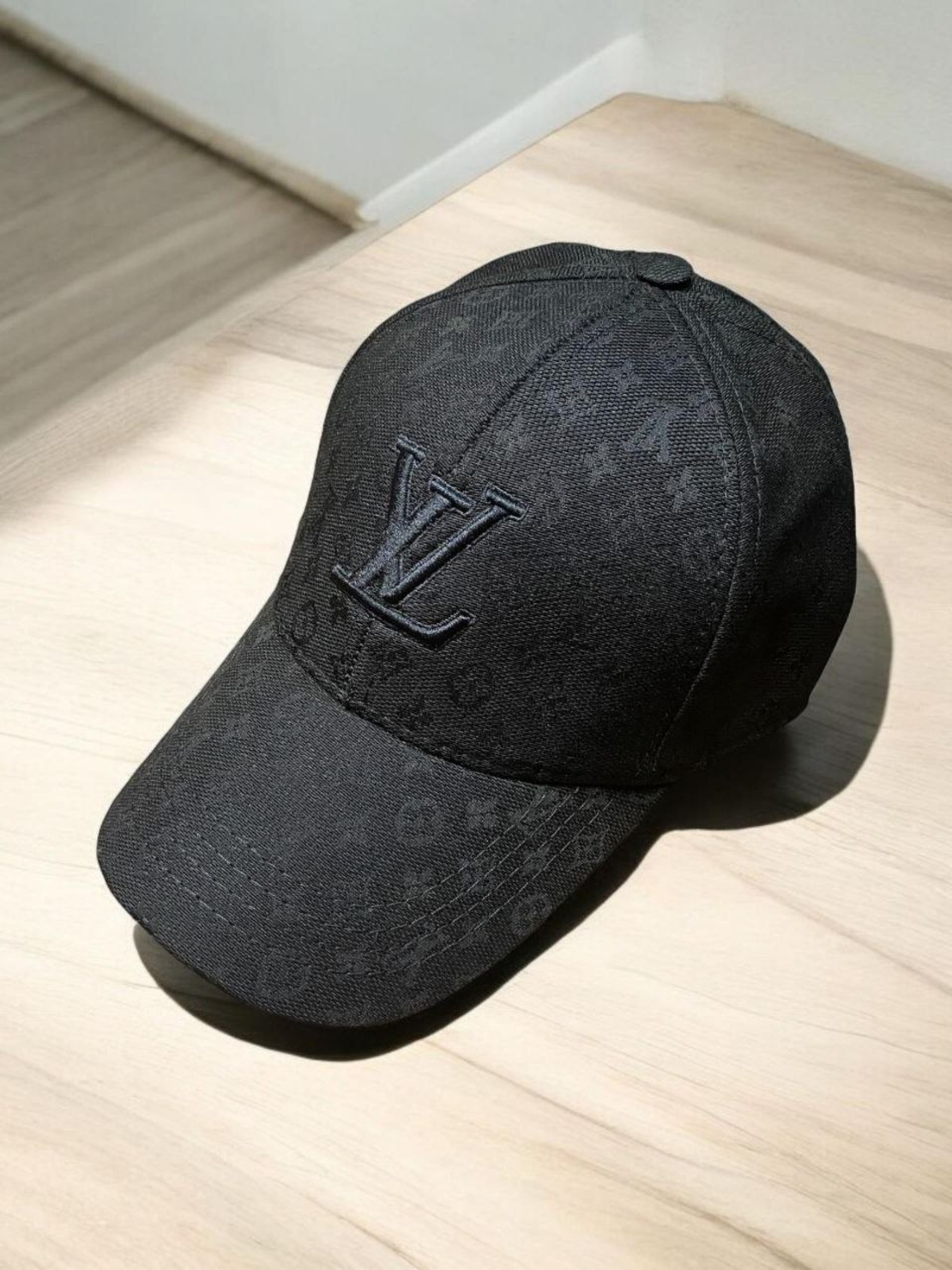 Шапка LV
