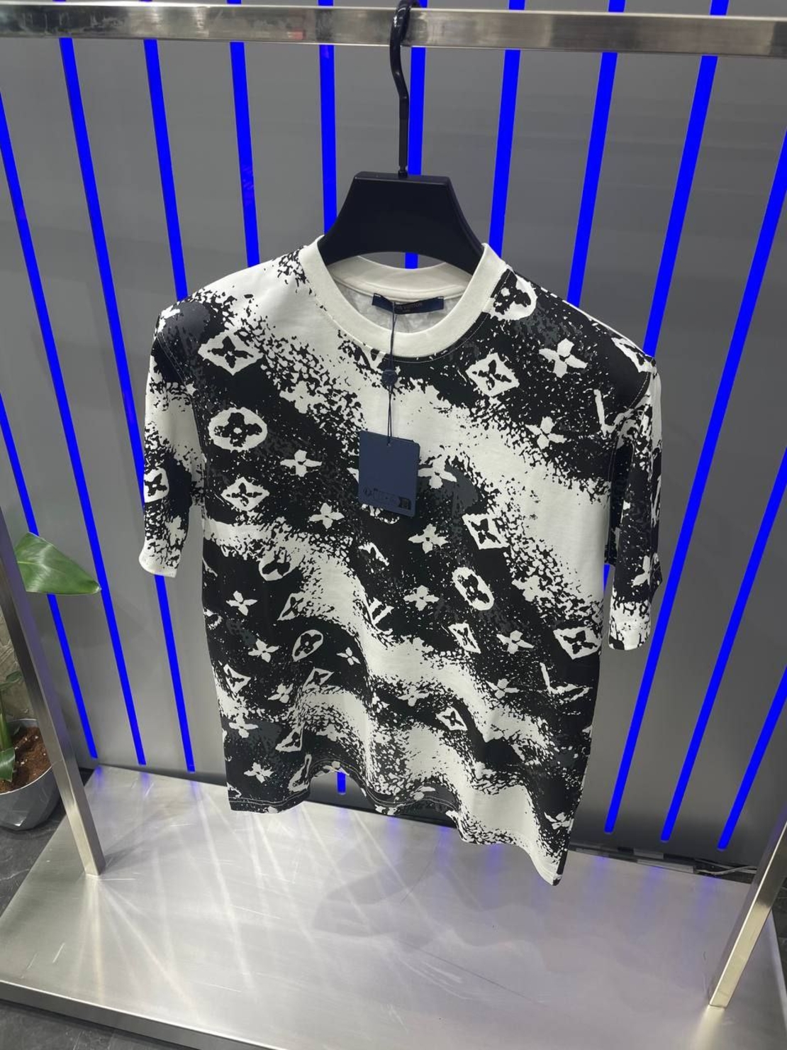 Тениска LV