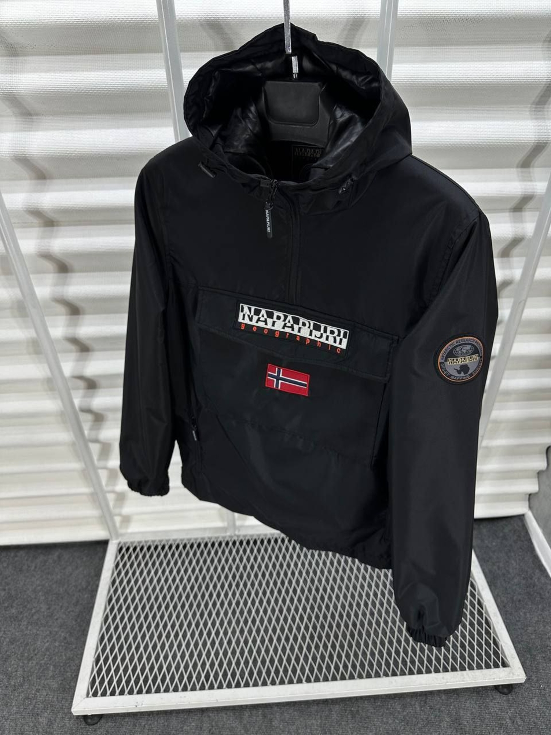 Ветровка NAP