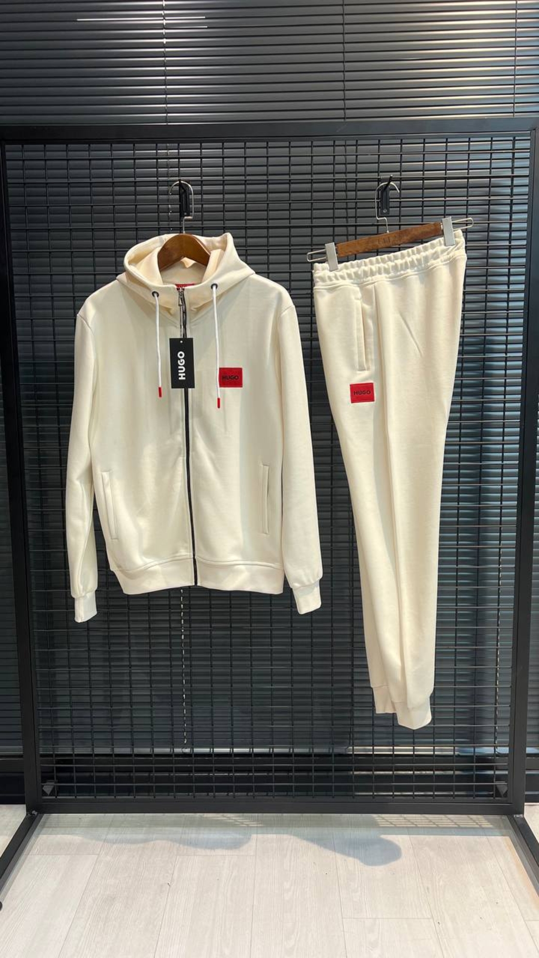 Екип HB – бял №2