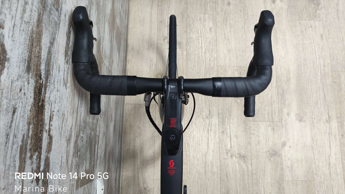 Scott Foil 30 105 R7000 Shimano/Syncros | L