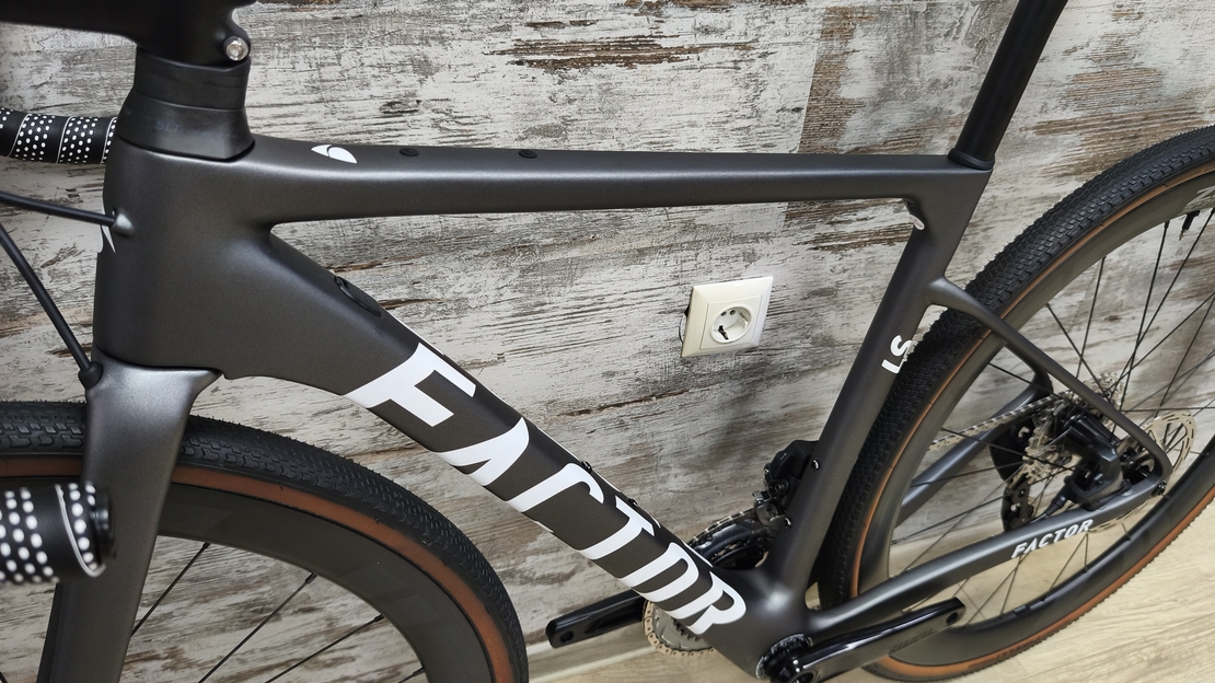 Factor LS Gravel SRAM Force/Rival AXS CeramicSpeed Zipp 303S Tubeless | 49