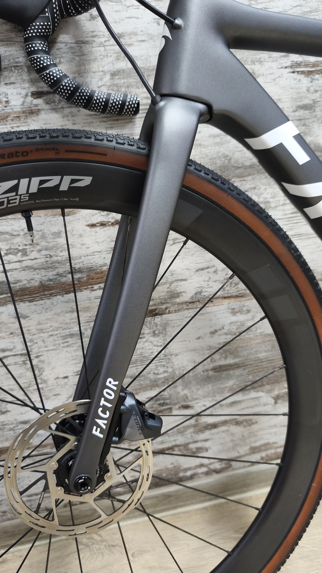 Factor LS Gravel SRAM Force/Rival AXS CeramicSpeed Zipp 303S Tubeless | 49