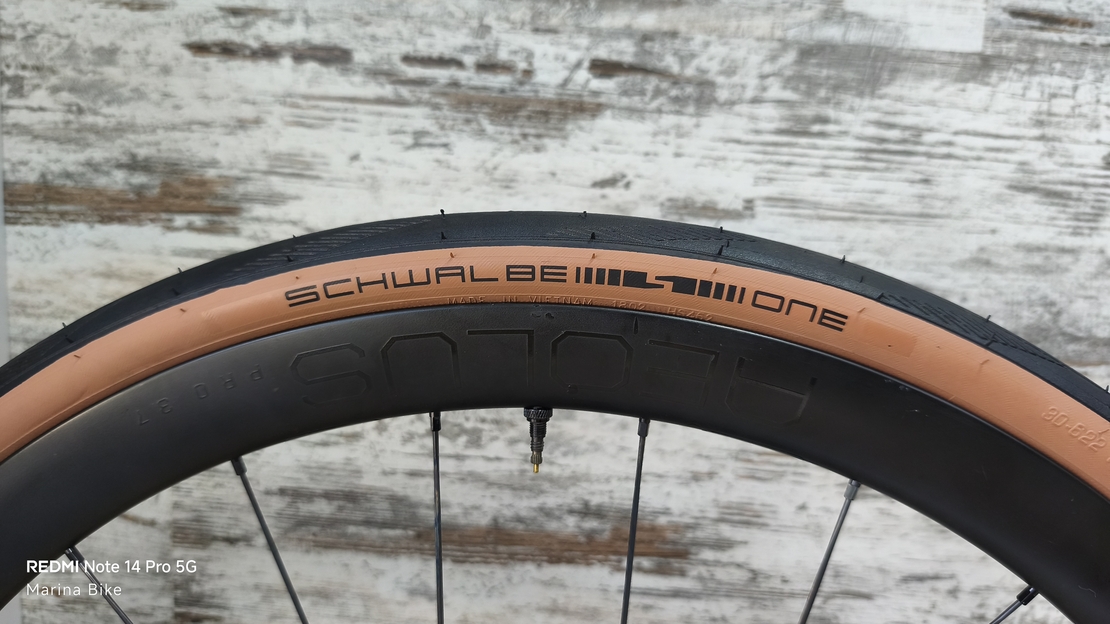 Giant Defy Pro 1 Disc 105 Di2/Ultegra Aeolus Pro 37 Tubeless | S
