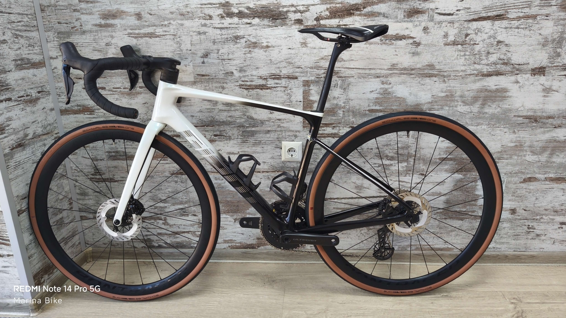 Giant Defy Pro 1 Disc 105 Di2/Ultegra Aeolus Pro 37 Tubeless | S