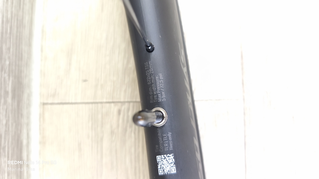 DEMO Scott Addict RC30 105 Di2 Syncros Capital 1.0 | L