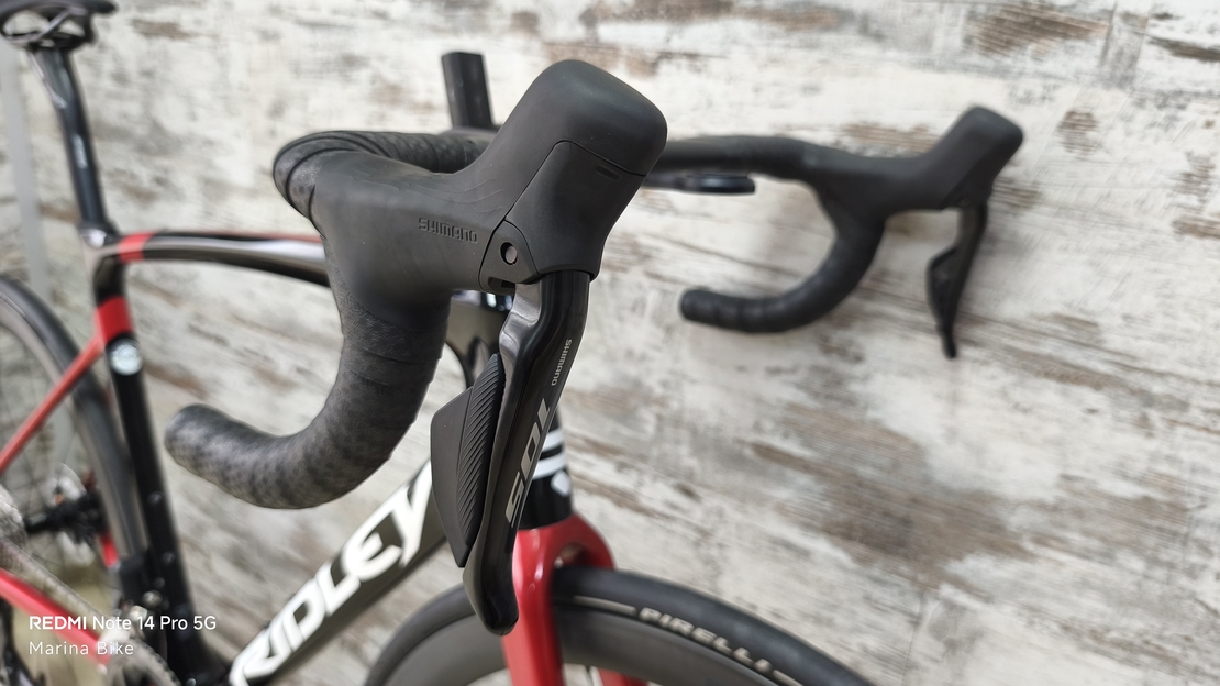 Ridley Fenix SLiC Disc Shimano 105 DI2 Novatec Tubeless | M