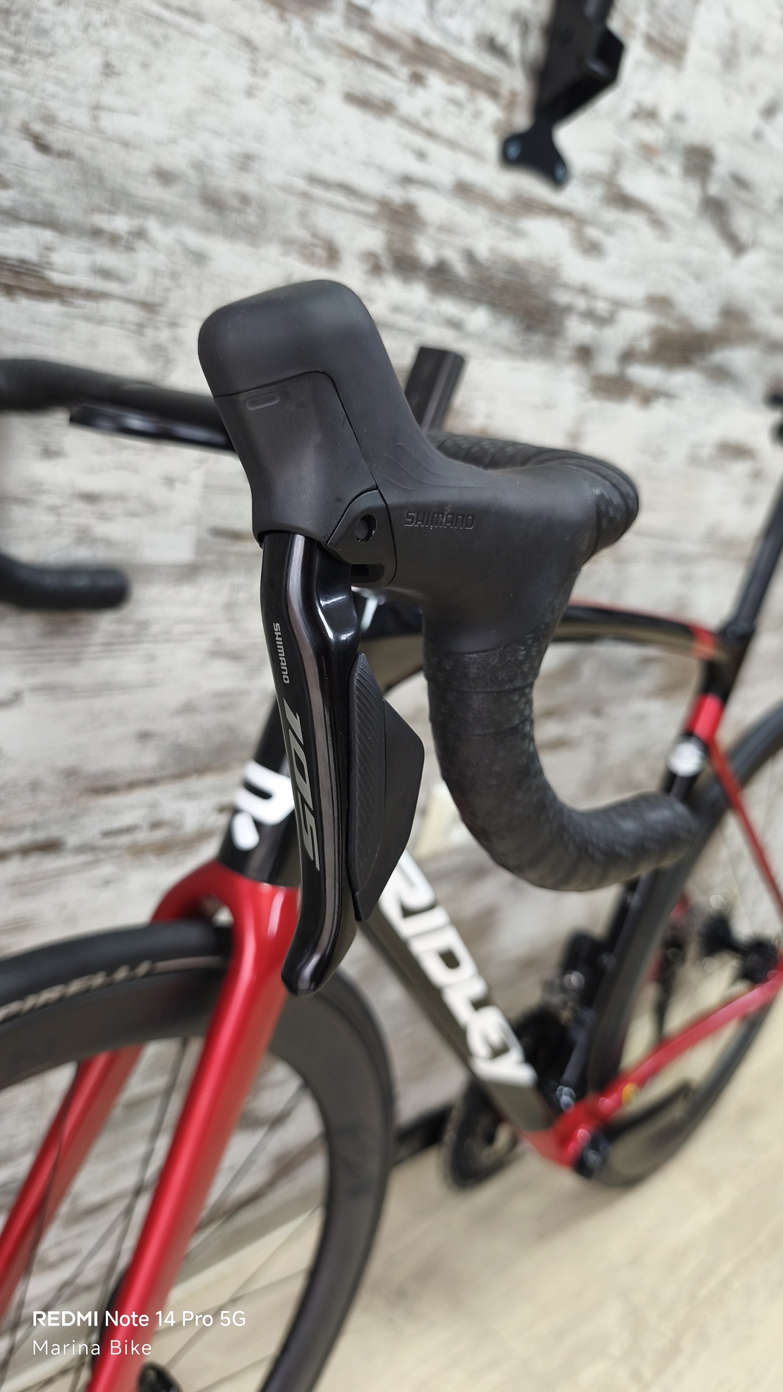 Ridley Fenix SLiC Disc Shimano 105 DI2 Novatec Tubeless | M