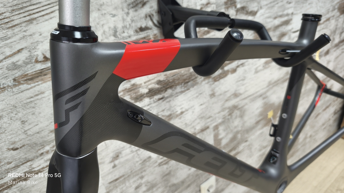 Карбонова рамка FELT ZW2 Rim с дефект на боята | 43