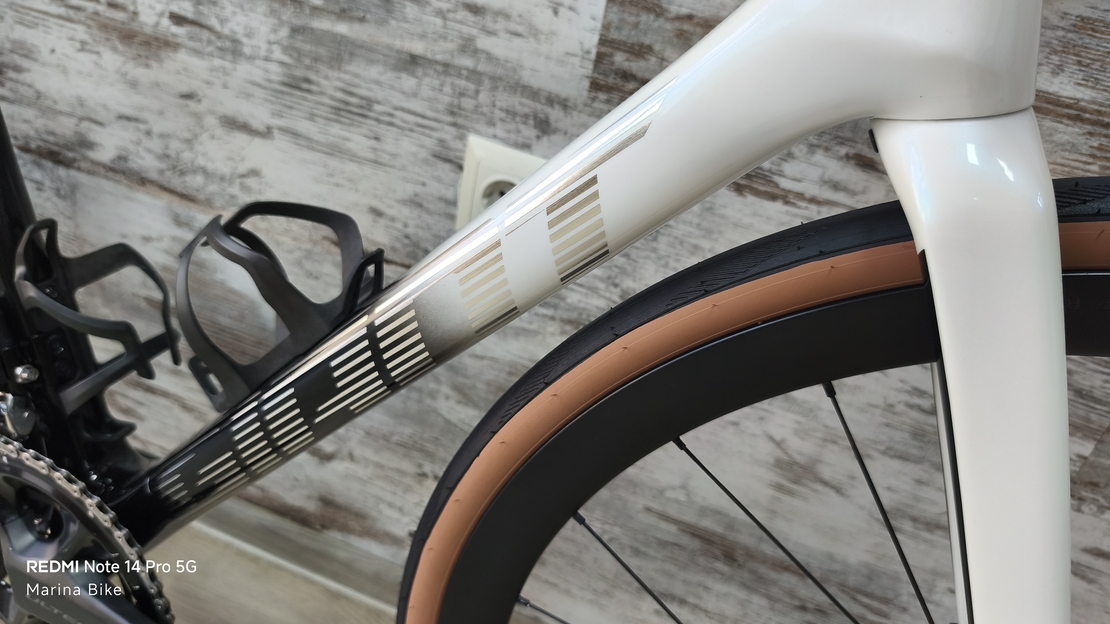 Giant Defy Pro 1 Disc 105 Di2/Ultegra Aeolus Pro 37 Tubeless | S