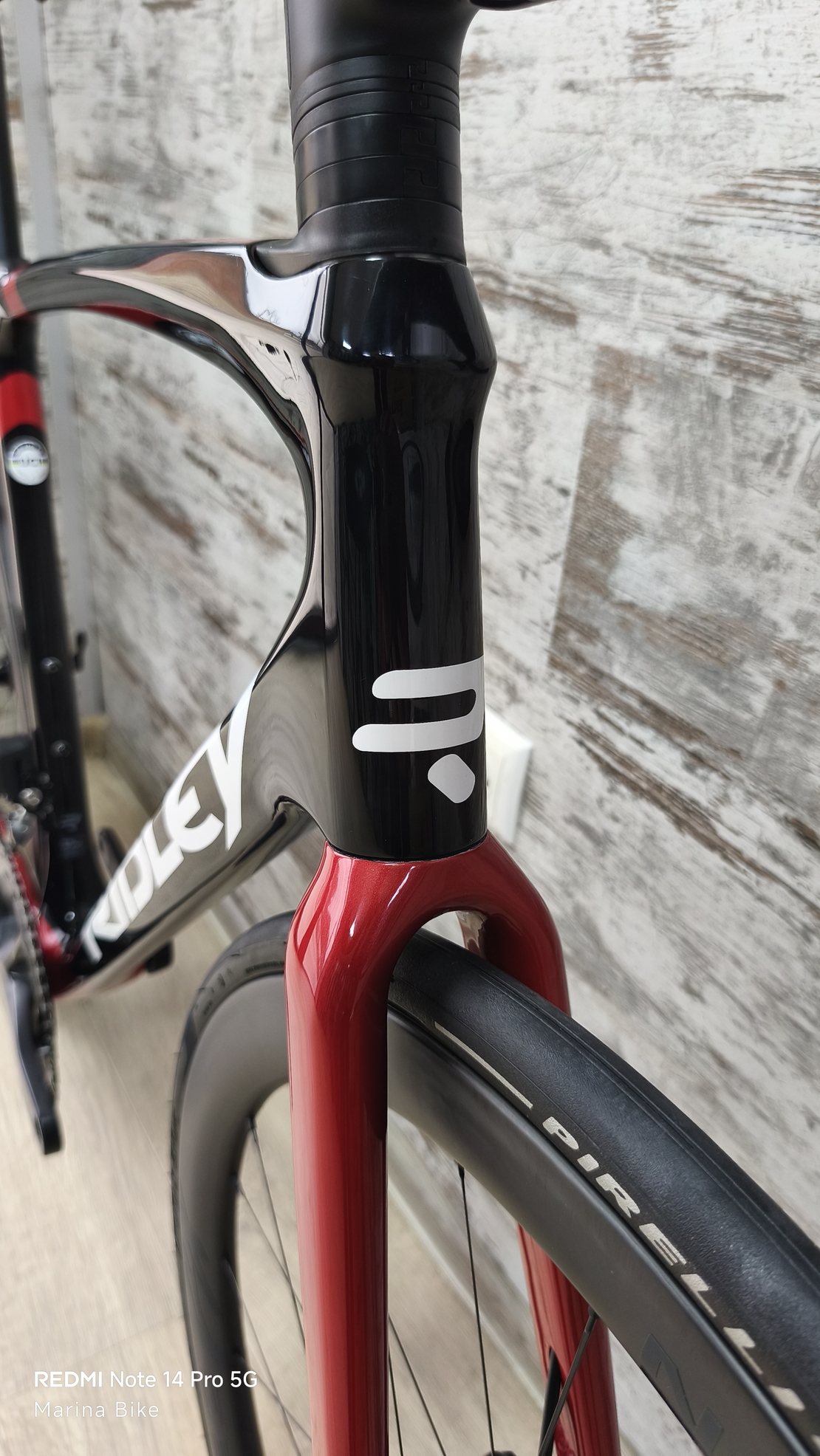 Ridley Fenix SLiC Disc Shimano 105 DI2 Novatec Tubeless | M