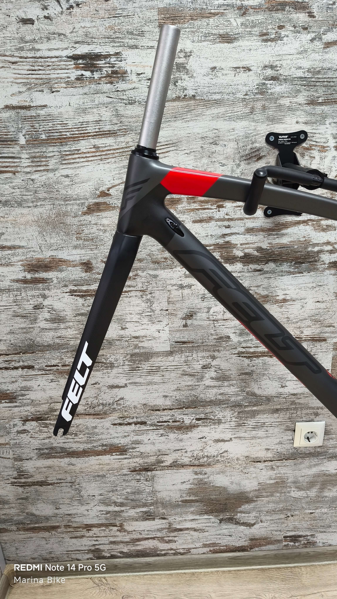 Карбонова рамка FELT ZW2 Rim с дефект на боята | 43