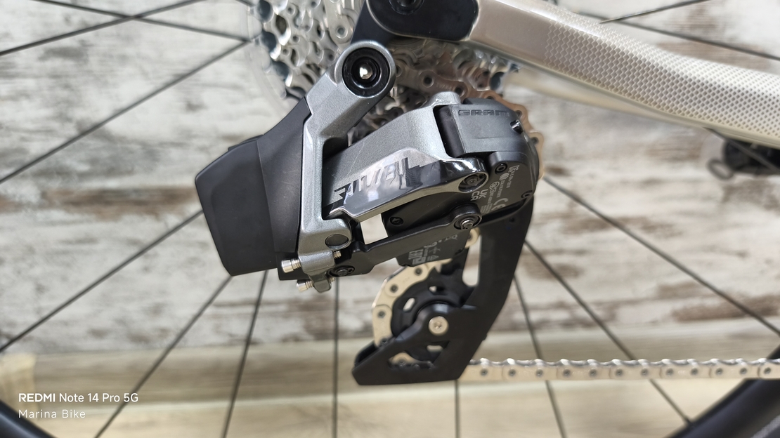 Argon 18 Equation SRAM Rival AXS DT Swiss | M