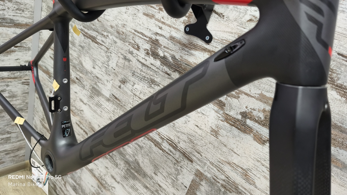 Карбонова рамка FELT ZW2 Rim с дефект на боята | 43