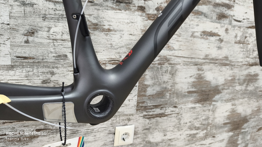 Карбонова рамка FELT ZW2 Rim с дефект на боята | 43