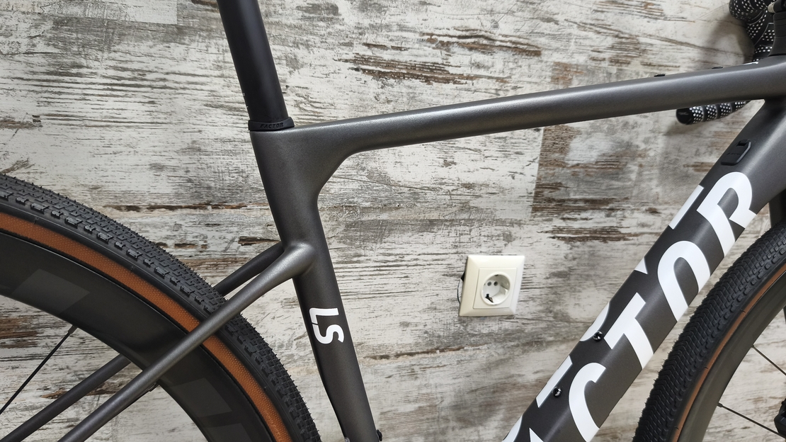 Factor LS Gravel SRAM Force/Rival AXS CeramicSpeed Zipp 303S Tubeless | 49