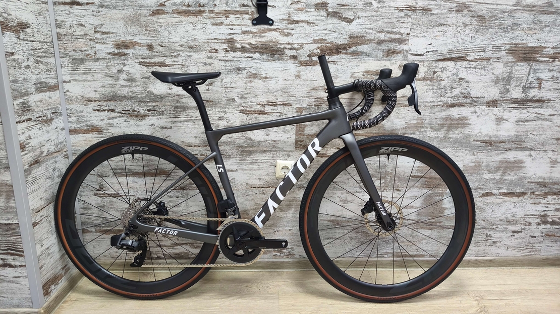 Factor LS Gravel SRAM Force/Rival AXS CeramicSpeed Zipp 303S Tubeless | 49