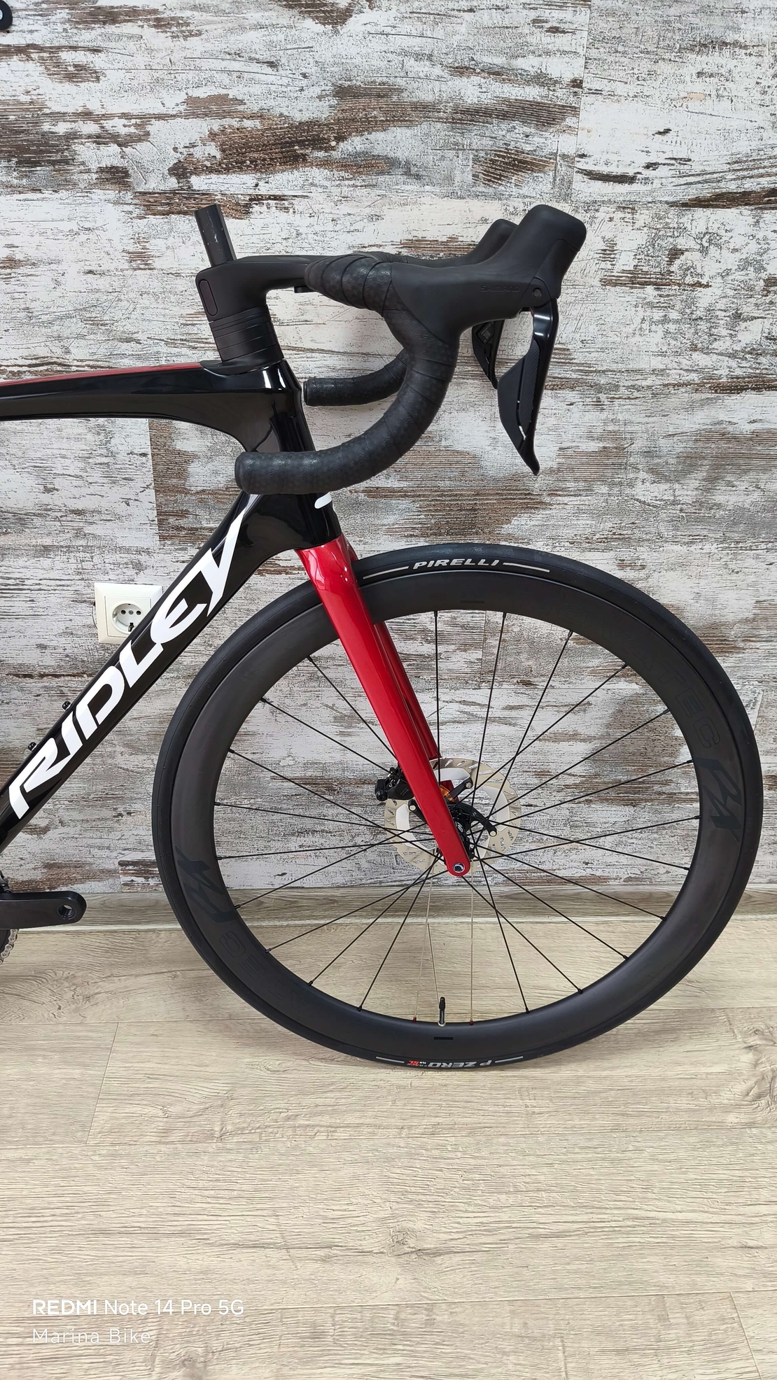 Ridley Fenix SLiC Disc Shimano 105 DI2 Novatec Tubeless | M