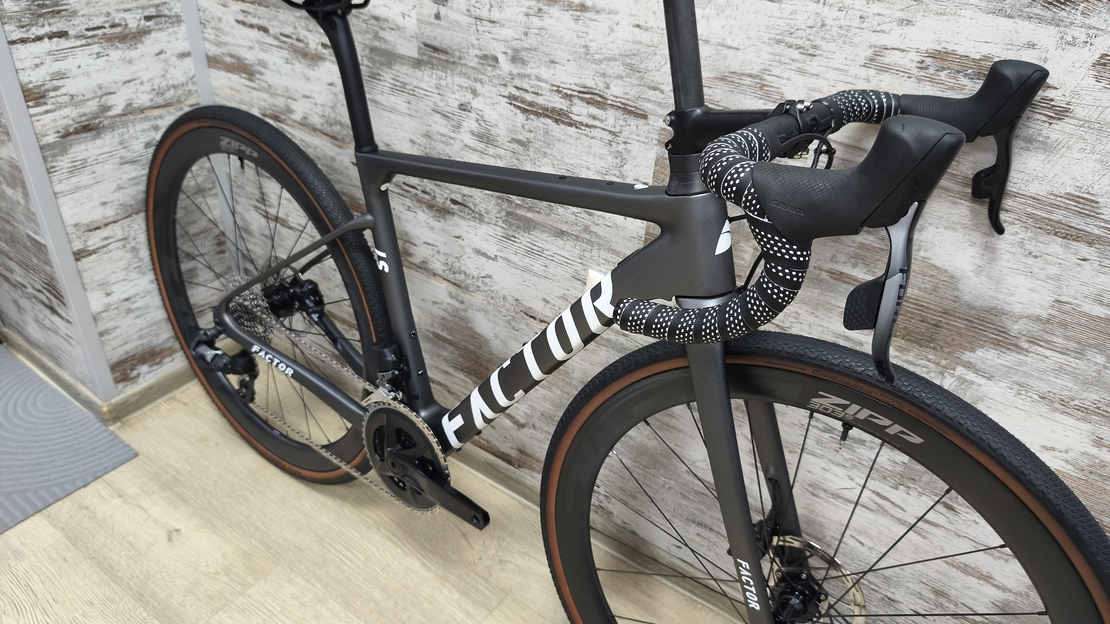 Factor LS Gravel SRAM Force/Rival AXS CeramicSpeed Zipp 303S Tubeless | 49