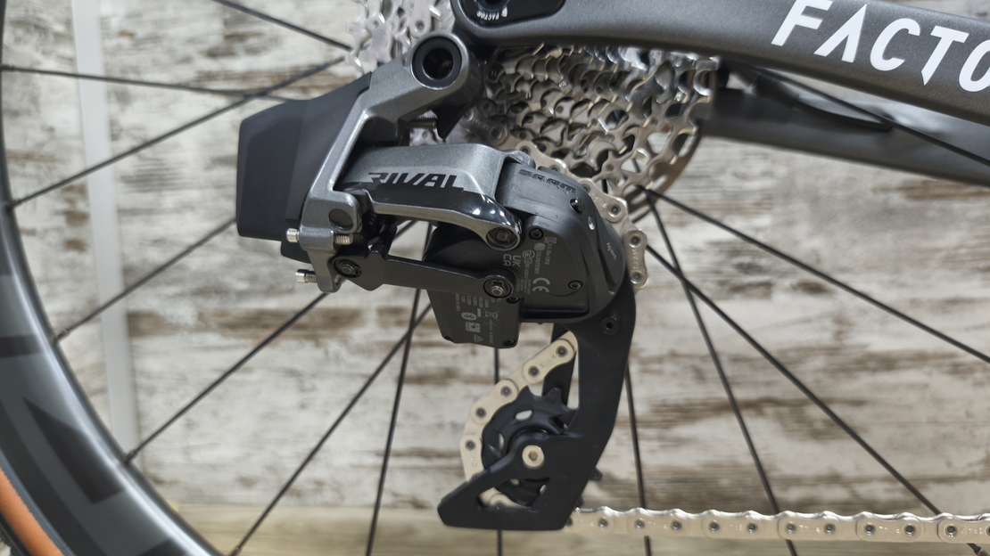 Factor LS Gravel SRAM Force/Rival AXS CeramicSpeed Zipp 303S Tubeless | 49